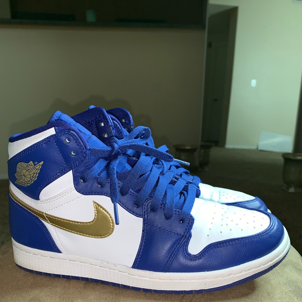 Air Jordan 1 retro gold medal
